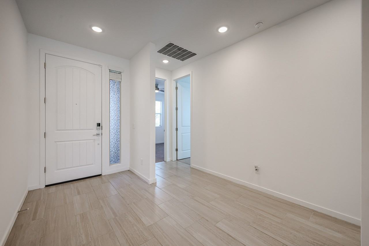 40622 W Williams Way - Photo 5 of 50