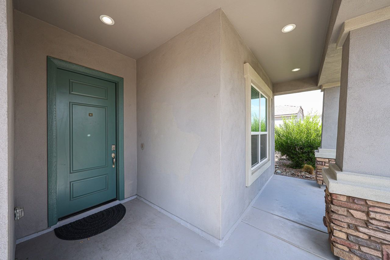 1829 E Saguaro Park Ln - Photo 5 of 50