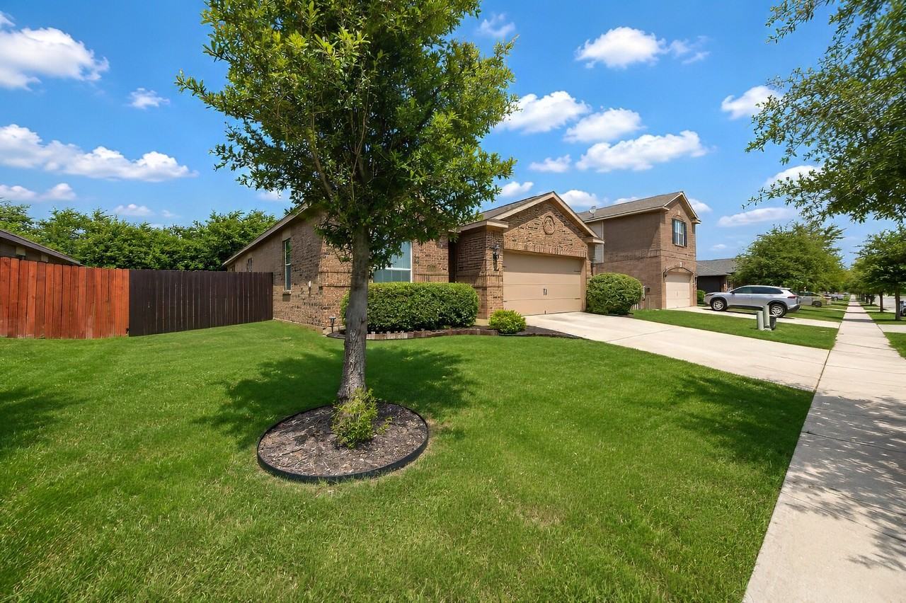 12645 Forest Lawn Rd - Photo 4 of 37