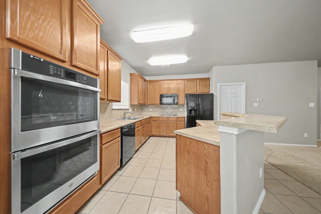 2203 Ryan Dr - Photo 4 of 36