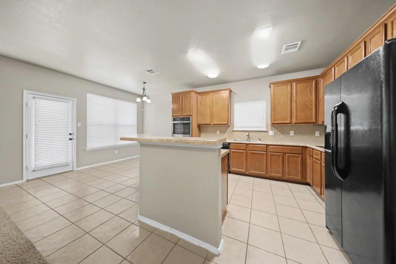 2203 Ryan Dr - Photo 6 of 36