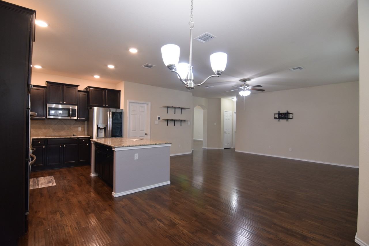 1114 Iron Glen Dr - Photo 5 of 33