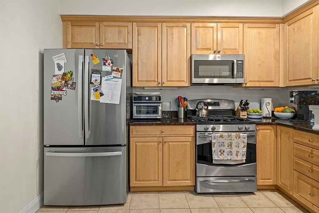2201 Davenport Ave - Photo 3 of 21