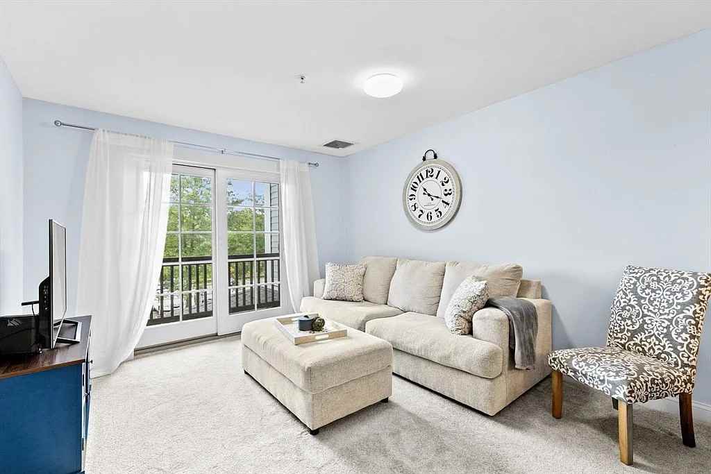 501 Commerce Dr - Photo 3 of 6
