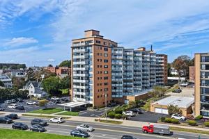 featured image of 300 Lynn Shore Dr