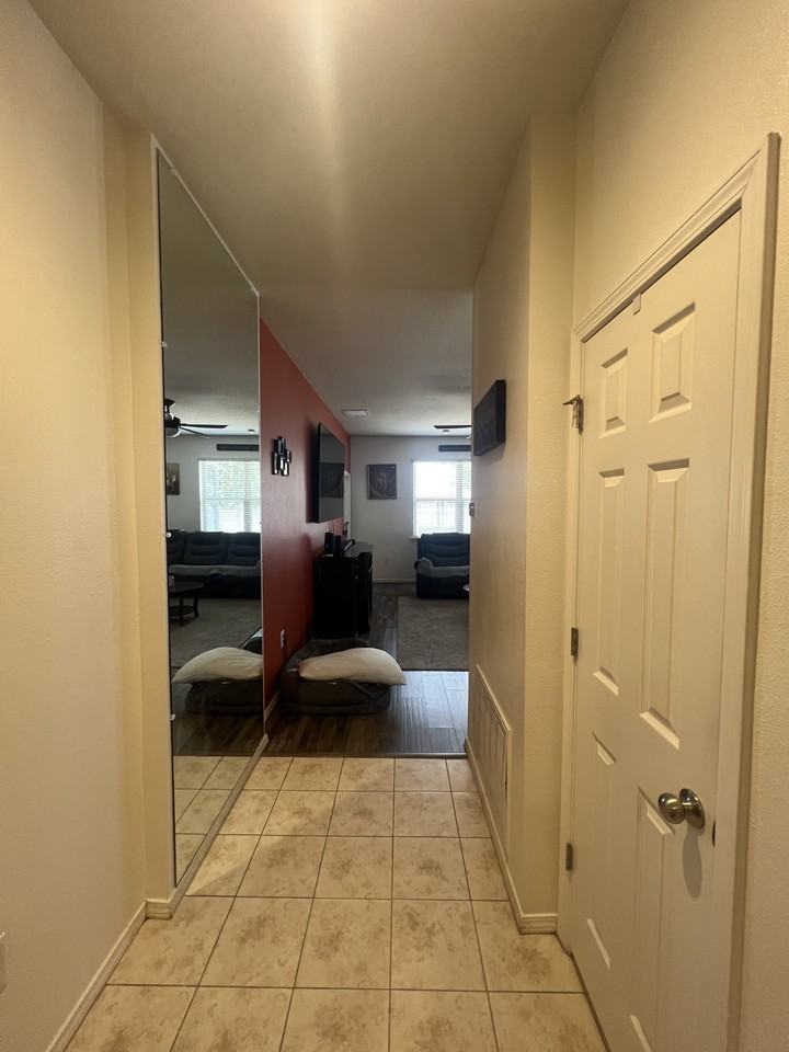 15261 Stone House Dr - Photo 4 of 24