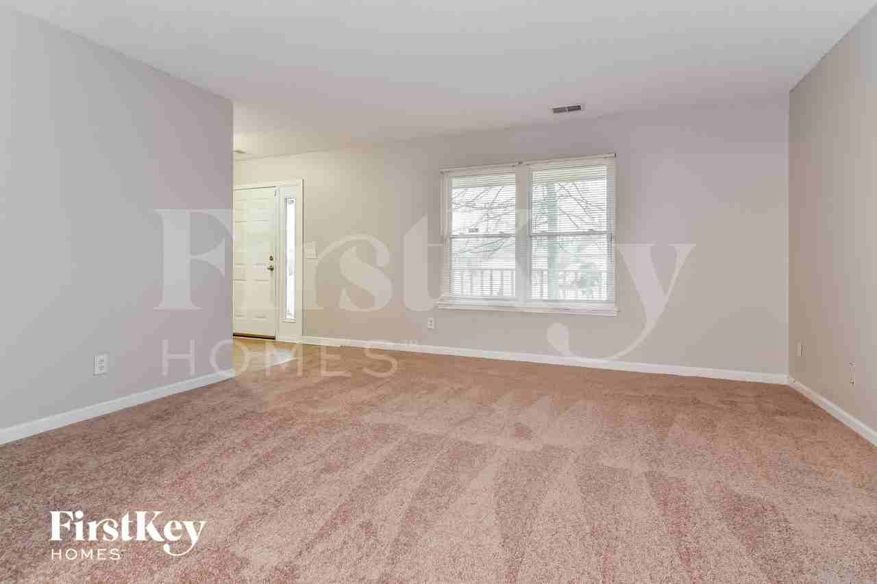 1116 Fontana Ct - Photo 4 of 16