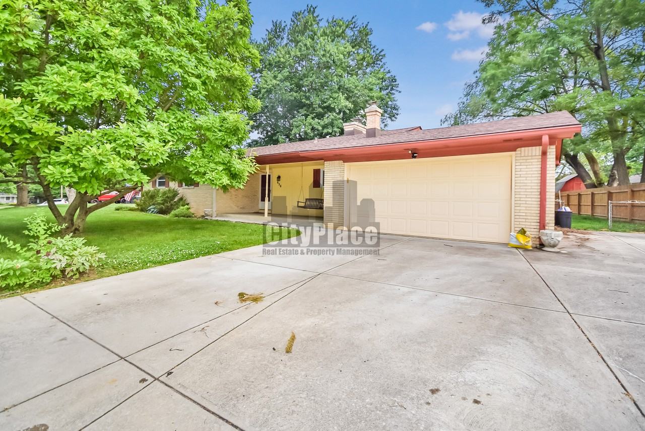 636 Oak Dr - Photo 5 of 27