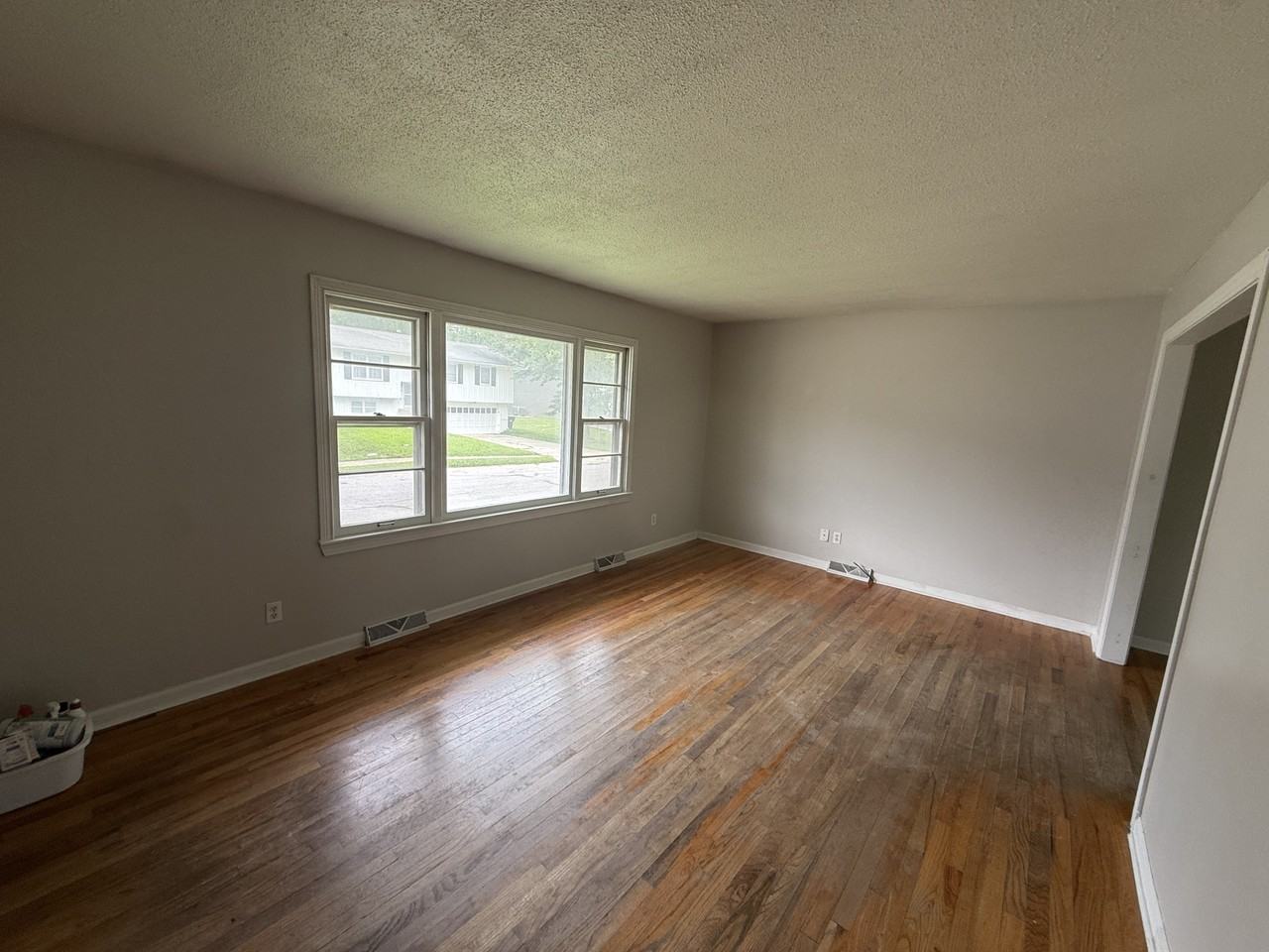 708 E Culton St - Photo 4 of 13