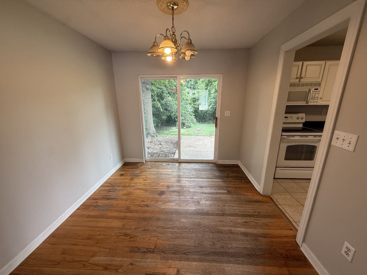 708 E Culton St - Photo 5 of 13