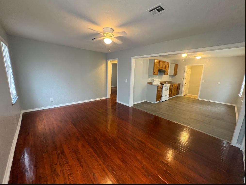 534 E Boeing Dr - Photo 2 of 10
