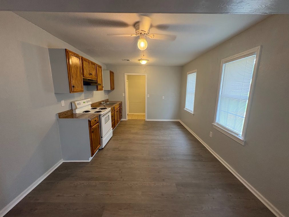 534 E Boeing Dr - Photo 3 of 10