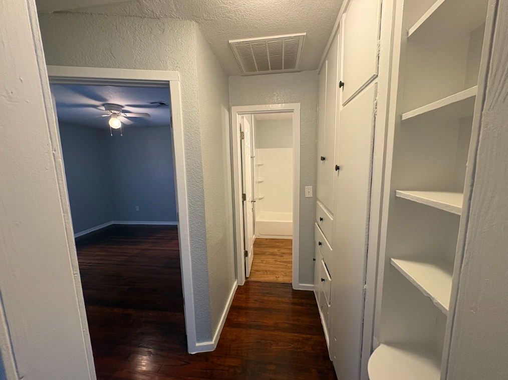534 E Boeing Dr - Photo 4 of 10