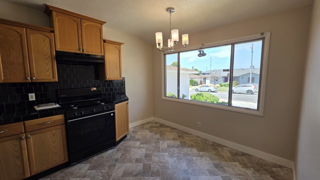 6034 S Kings Rd #6034SKINGS - Photo 3 of 16