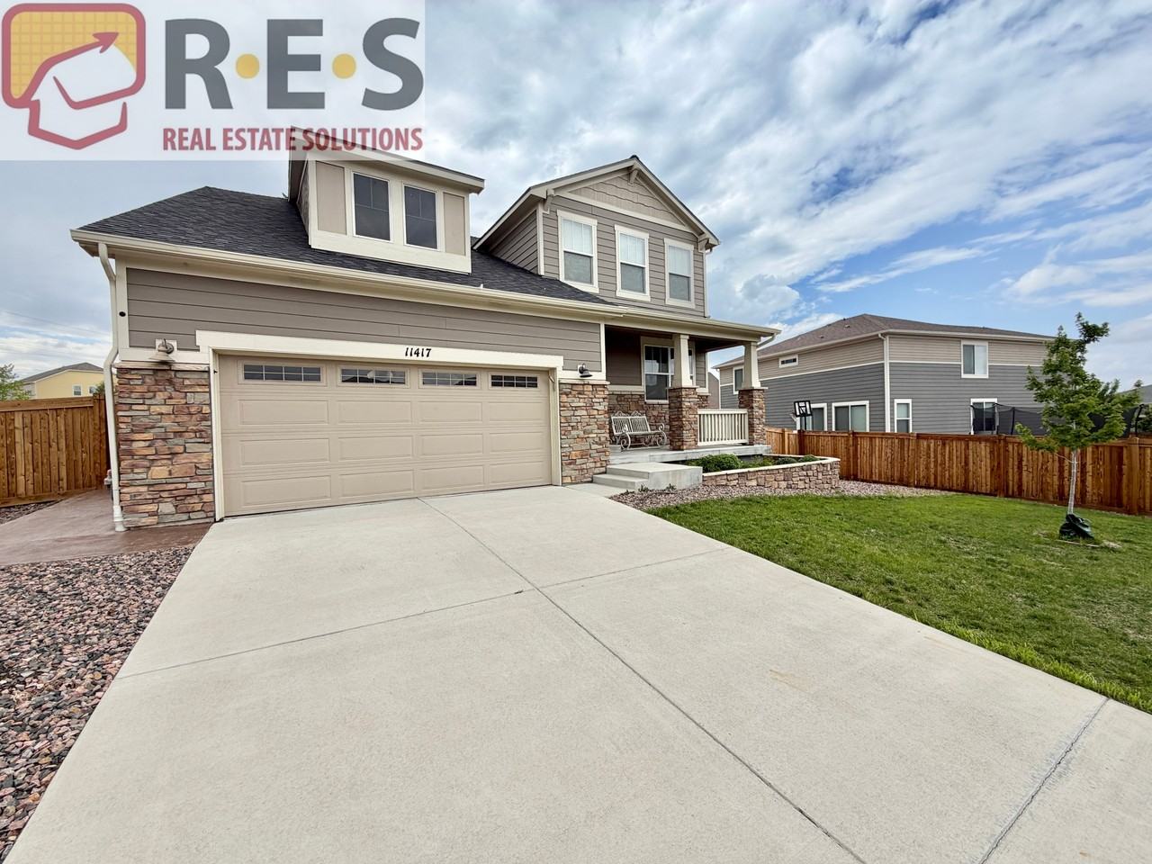 11417 Crater Lake St - Photo 2 of 24