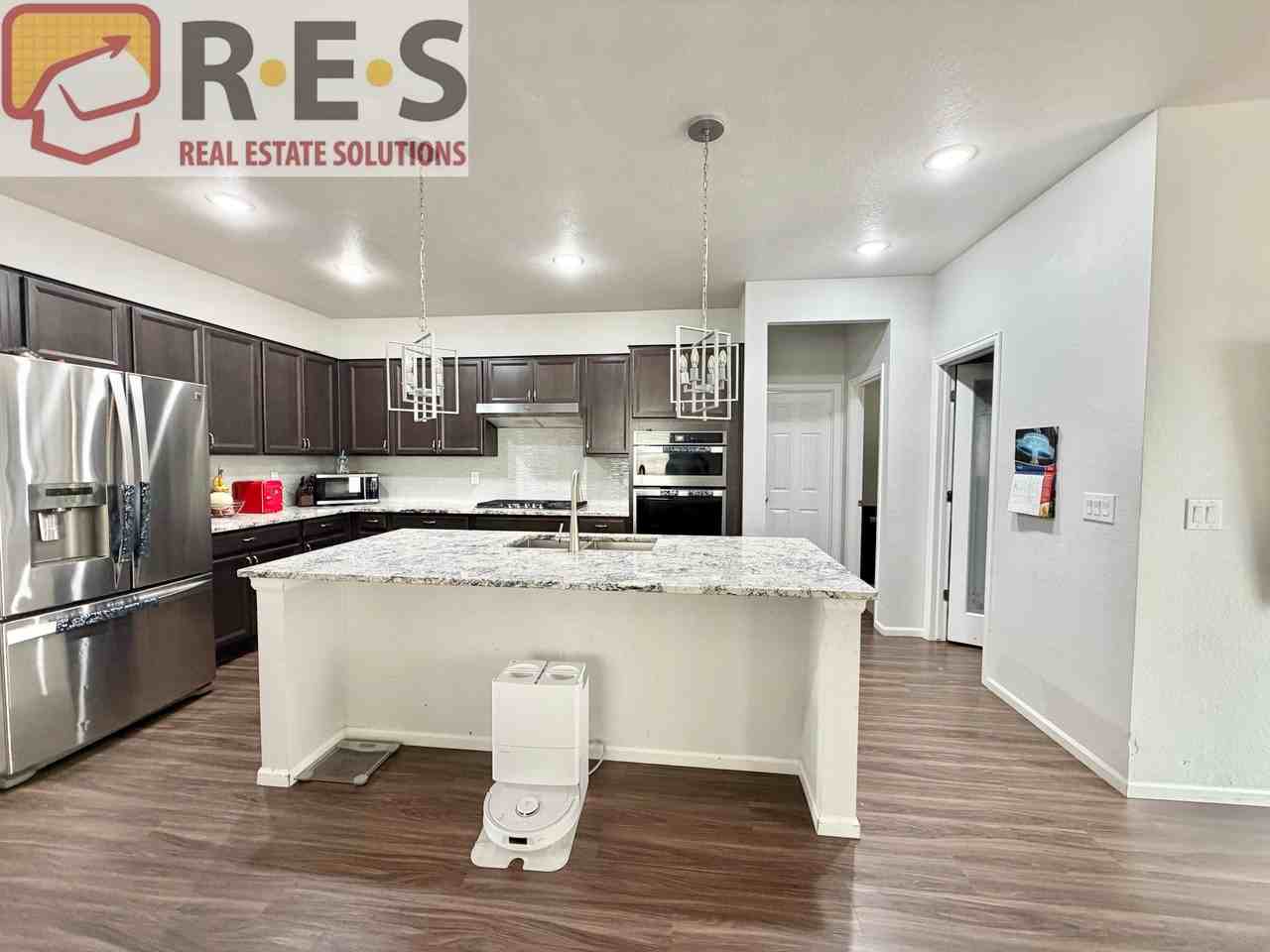 11417 Crater Lake St - Photo 3 of 24