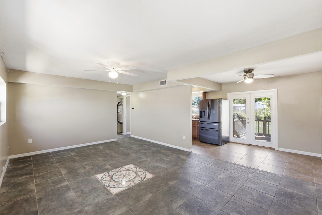 1107 Jamela Dr - Photo 2 of 15