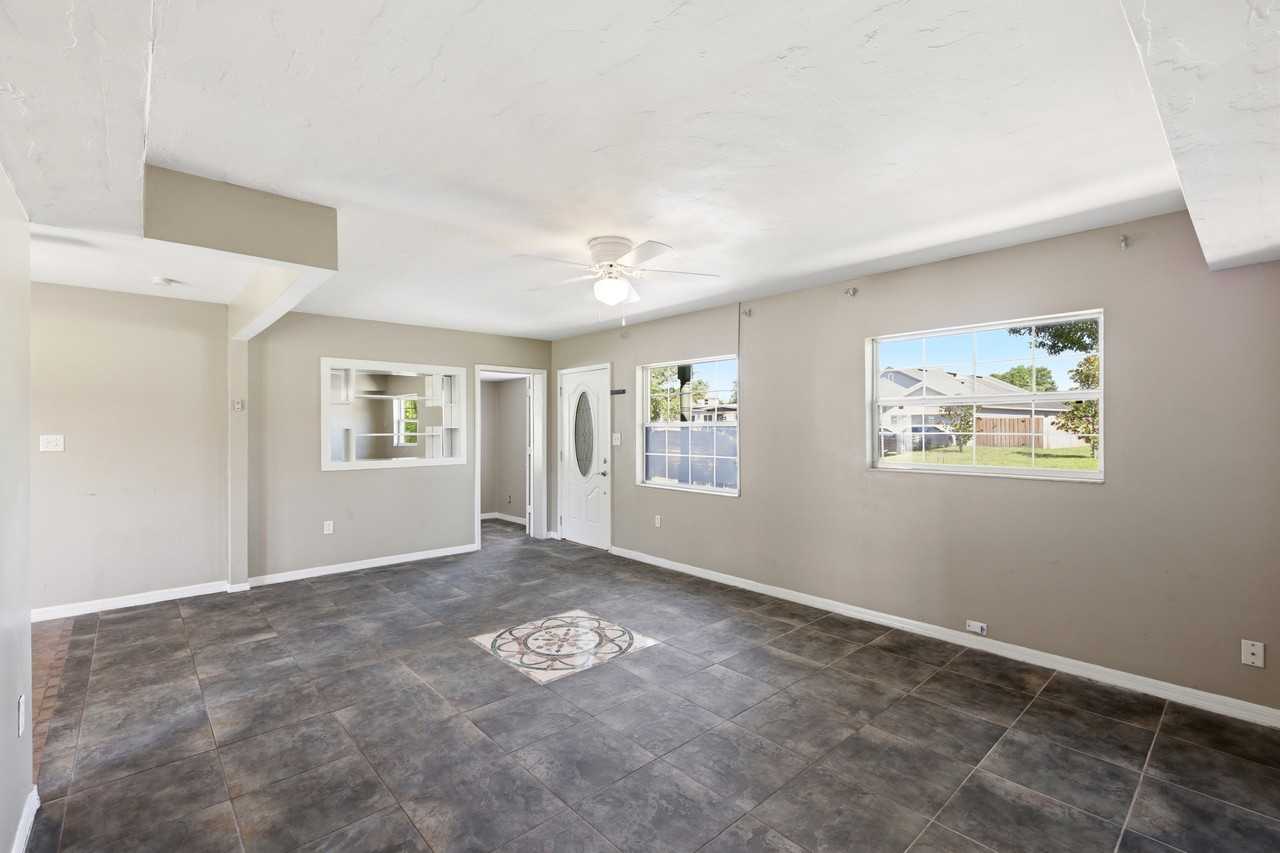 1107 Jamela Dr - Photo 3 of 15