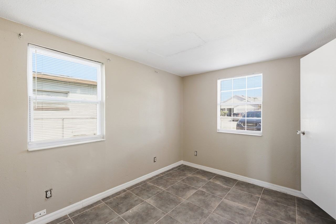 1107 Jamela Dr - Photo 5 of 15