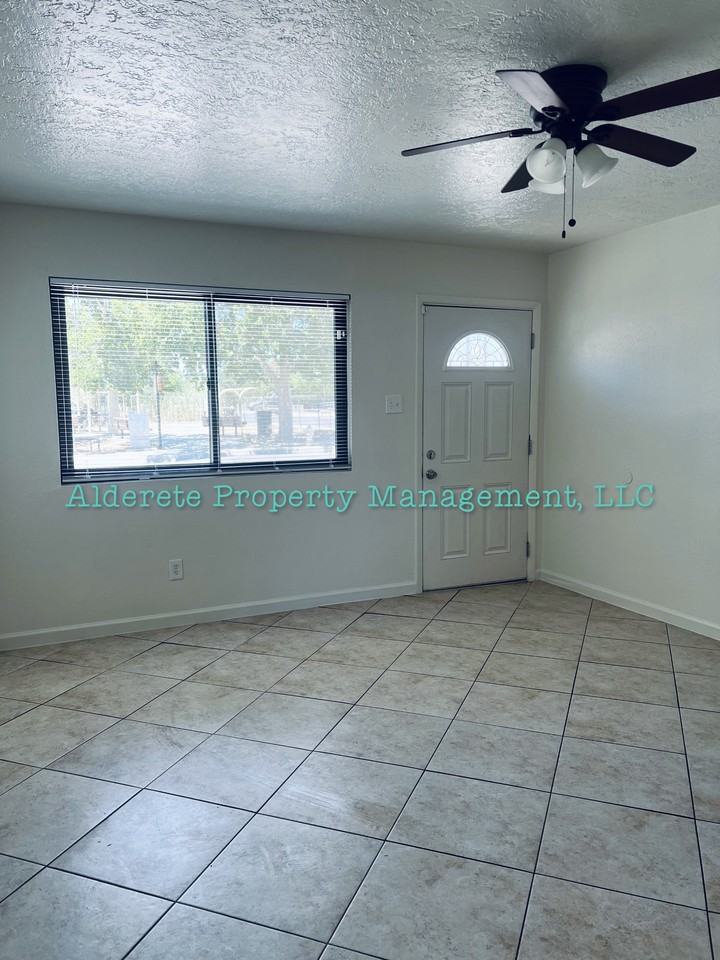 208 Cromwell Ave Se - Photo 2 of 6