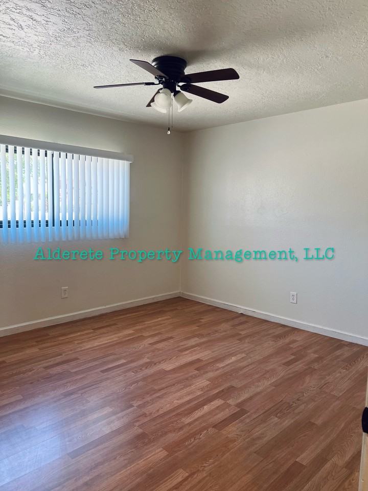 208 Cromwell Ave Se - Photo 4 of 6