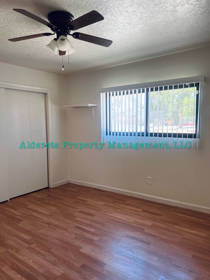 208 Cromwell Ave Se - Photo 5 of 6