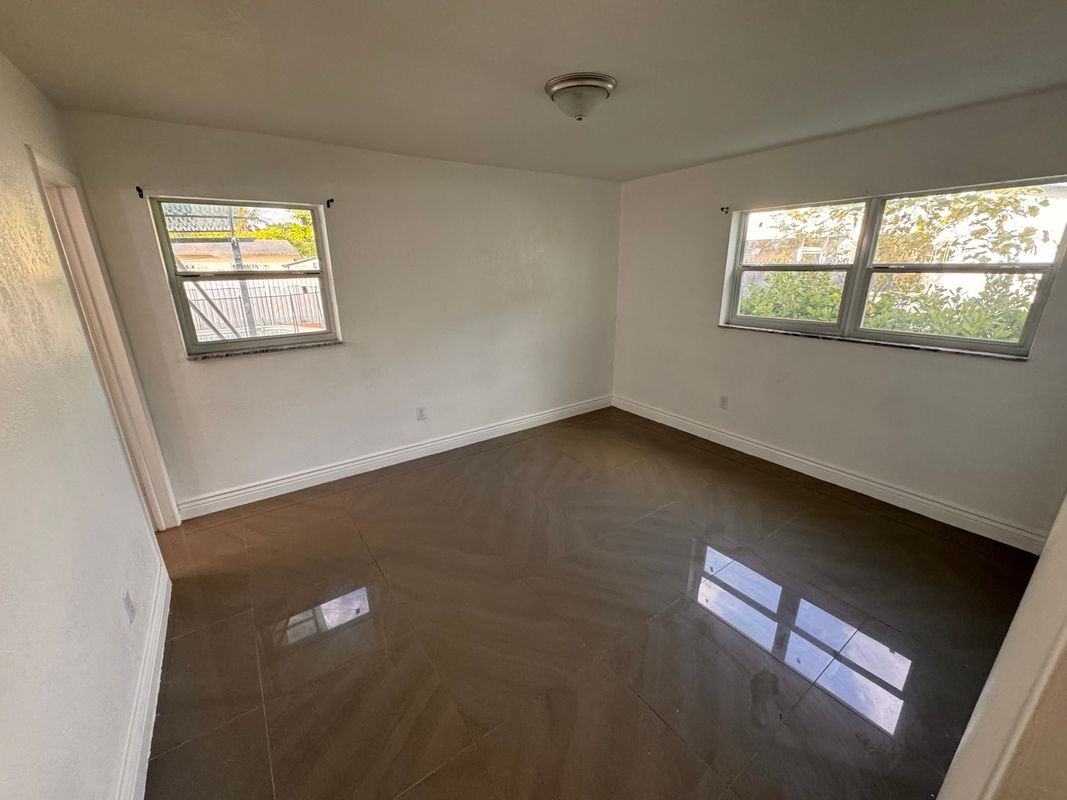 961 Nw 200th St - Photo 3 of 10