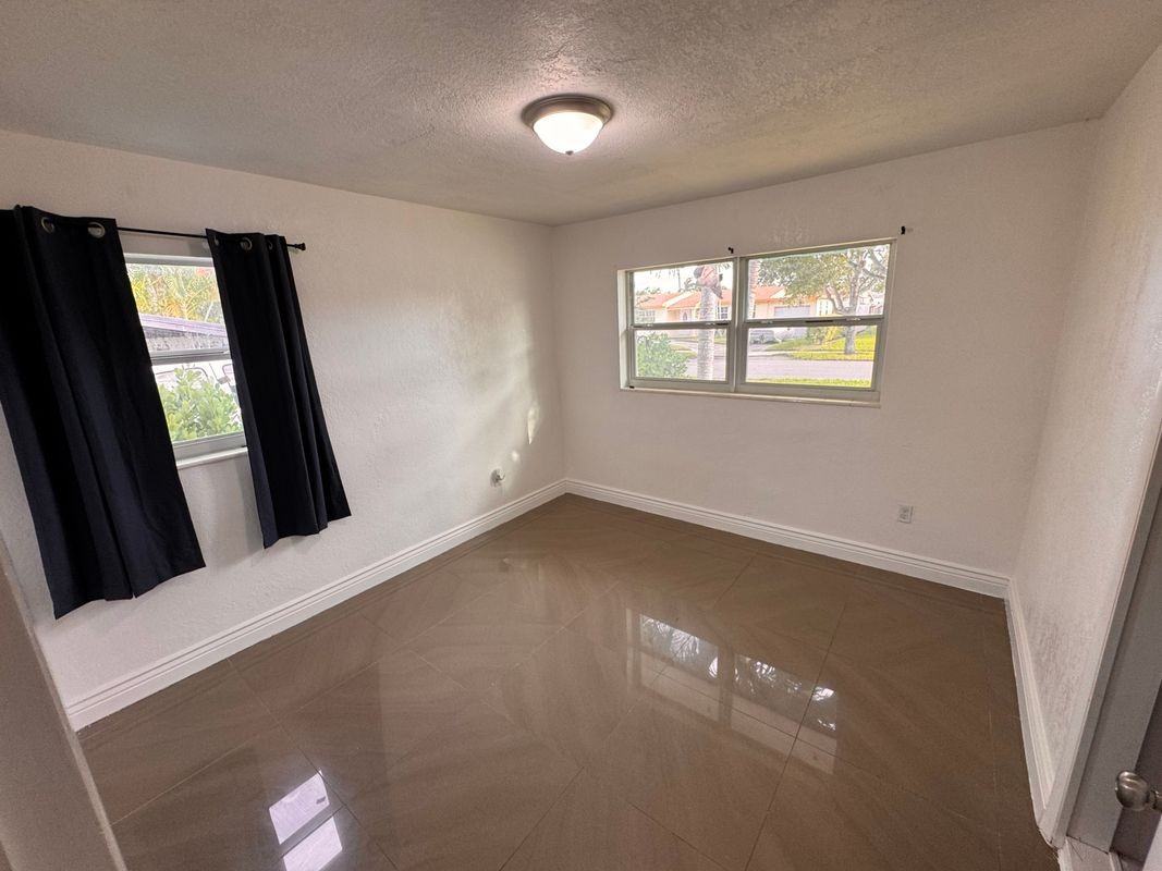 961 Nw 200th St - Photo 5 of 10