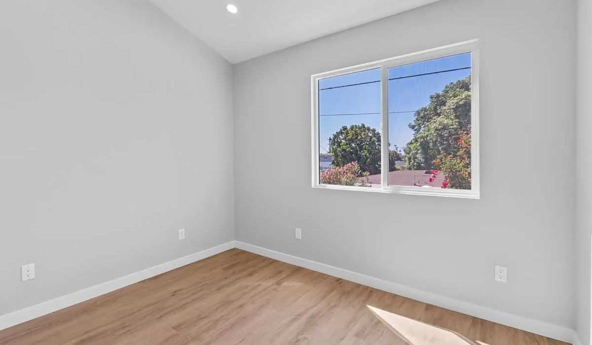 1138 Atwater St - Photo 4 of 14