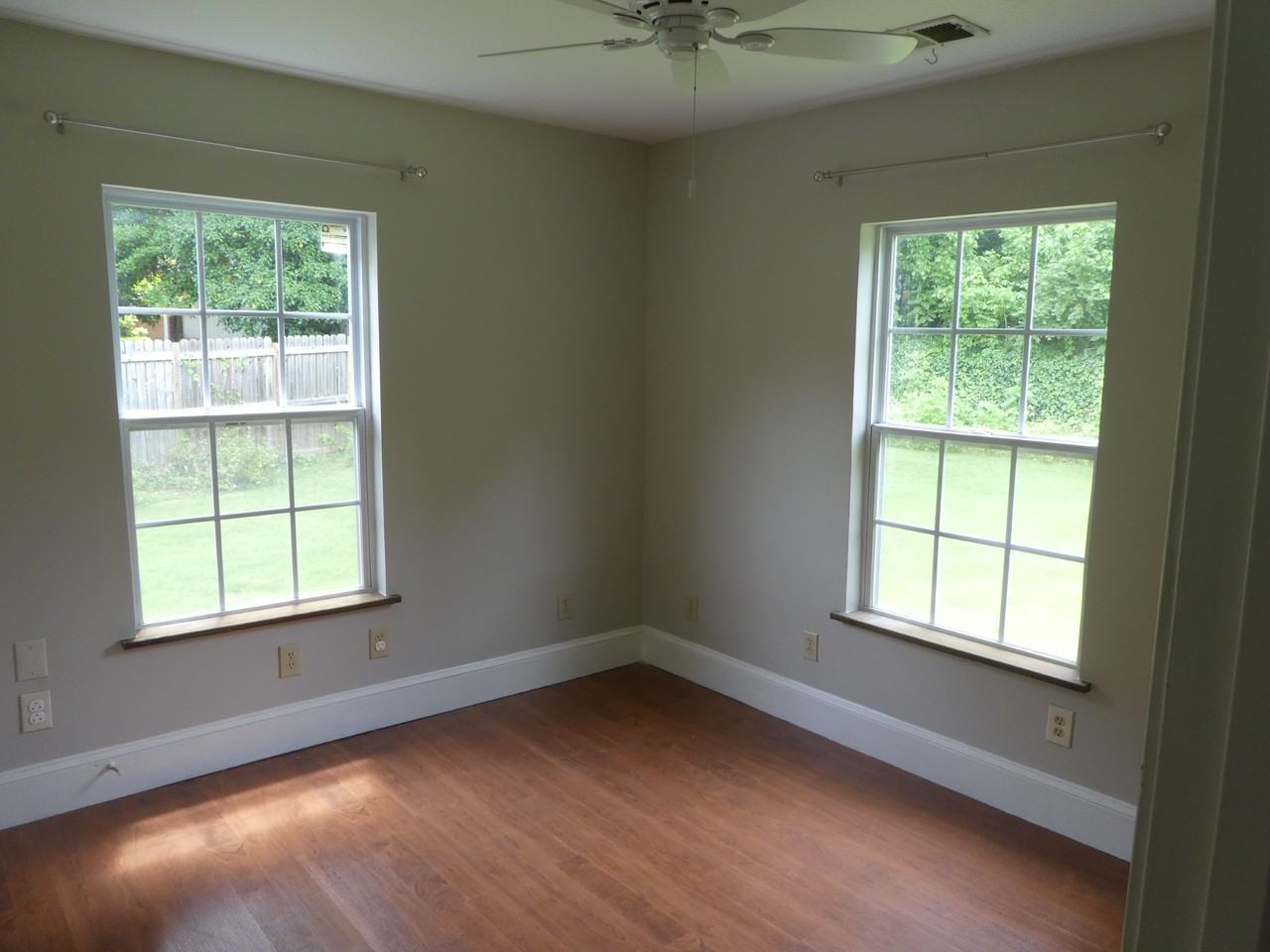 1121 Victoria St Ne #NA - Photo 3 of 17