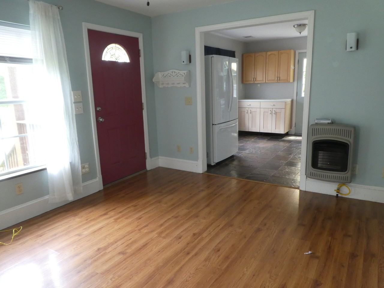 1121 Victoria St Ne #NA - Photo 4 of 17