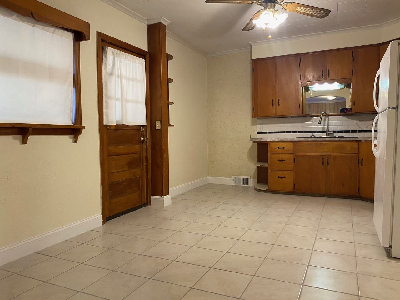 146 Main St #6 - Photo 5 of 22