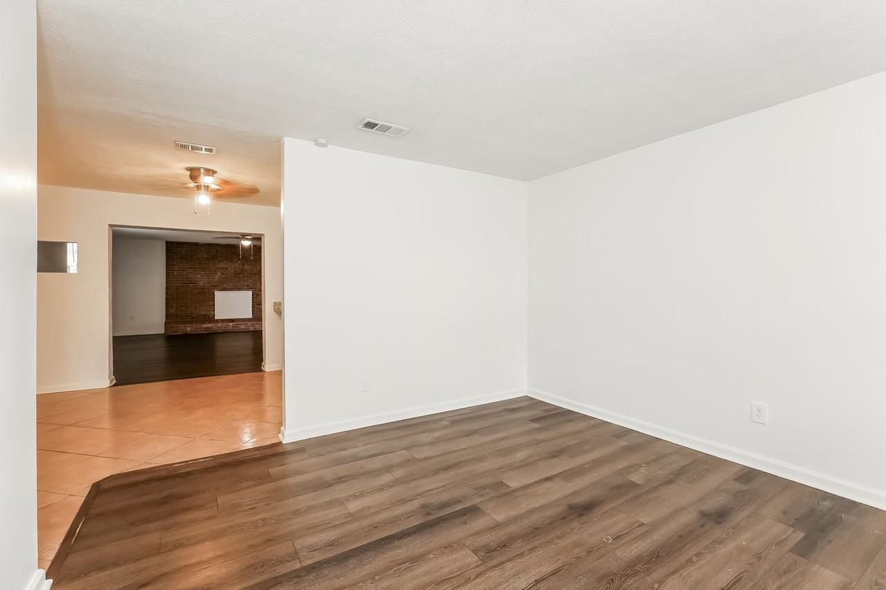 6139 Deepwood Dr E - Photo 3 of 16