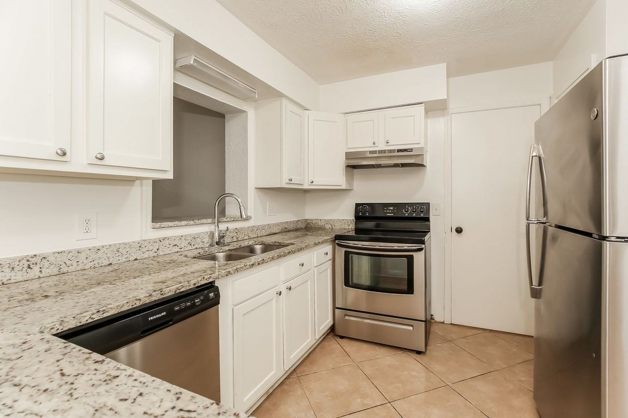 6139 Deepwood Dr E - Photo 6 of 16