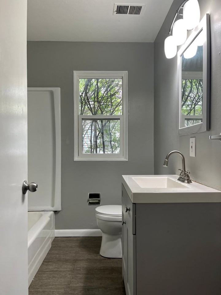 3211 N 6th St - Photo 3 of 7