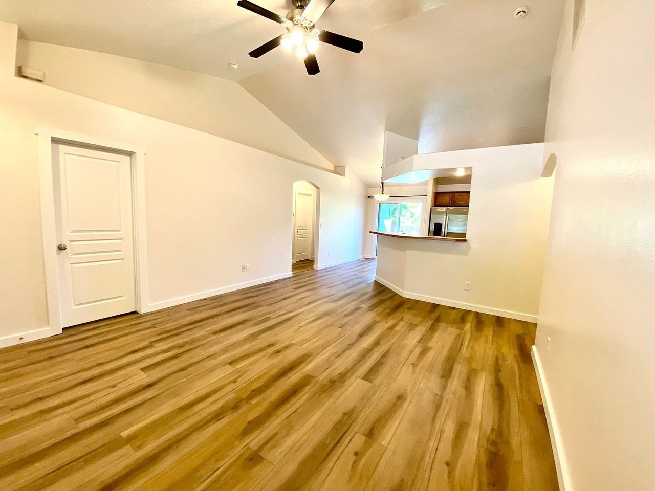 1014 N Manship Ave - Photo 6 of 50