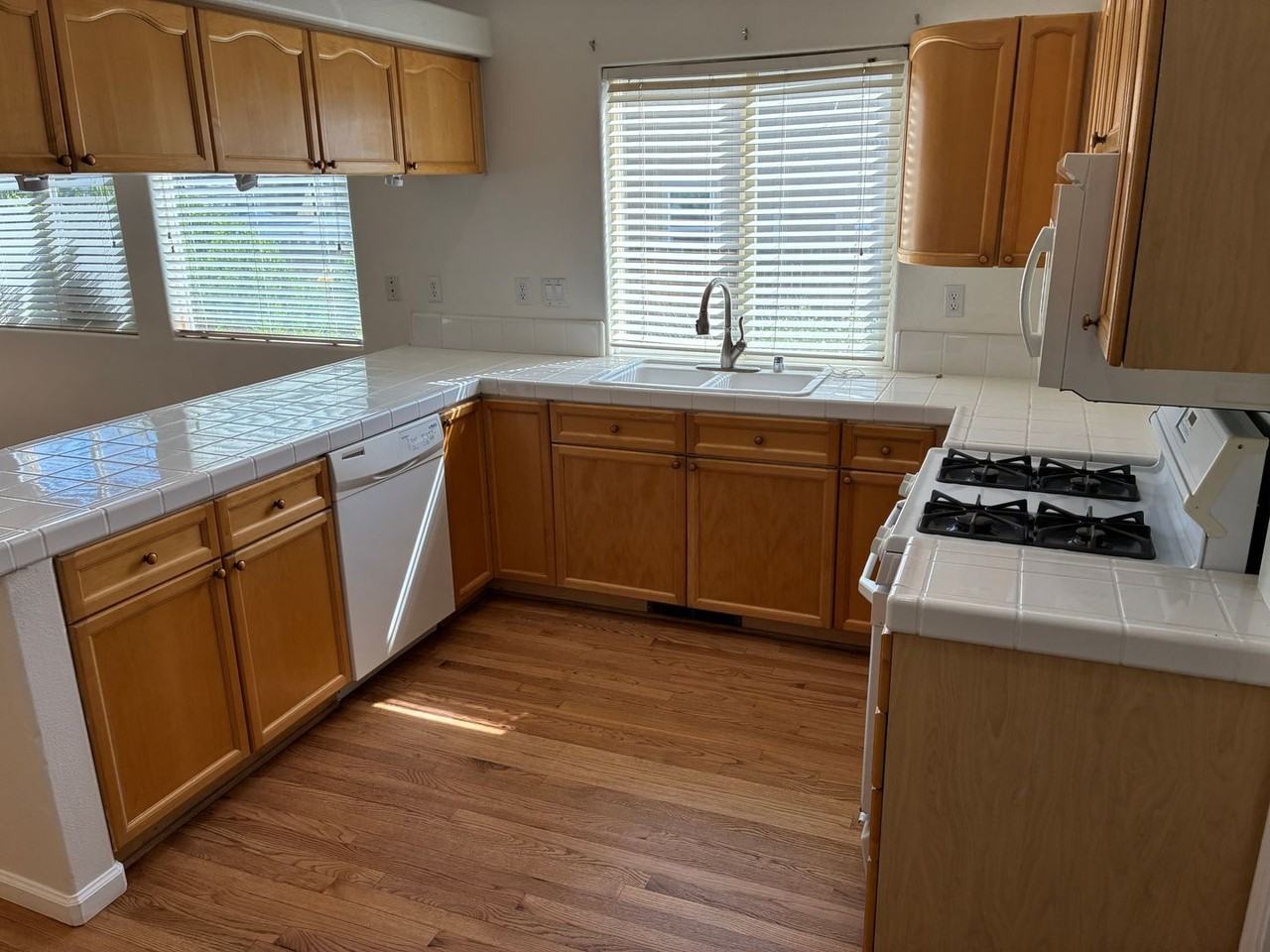 5122 Mesa Verde Dr - Photo 3 of 11