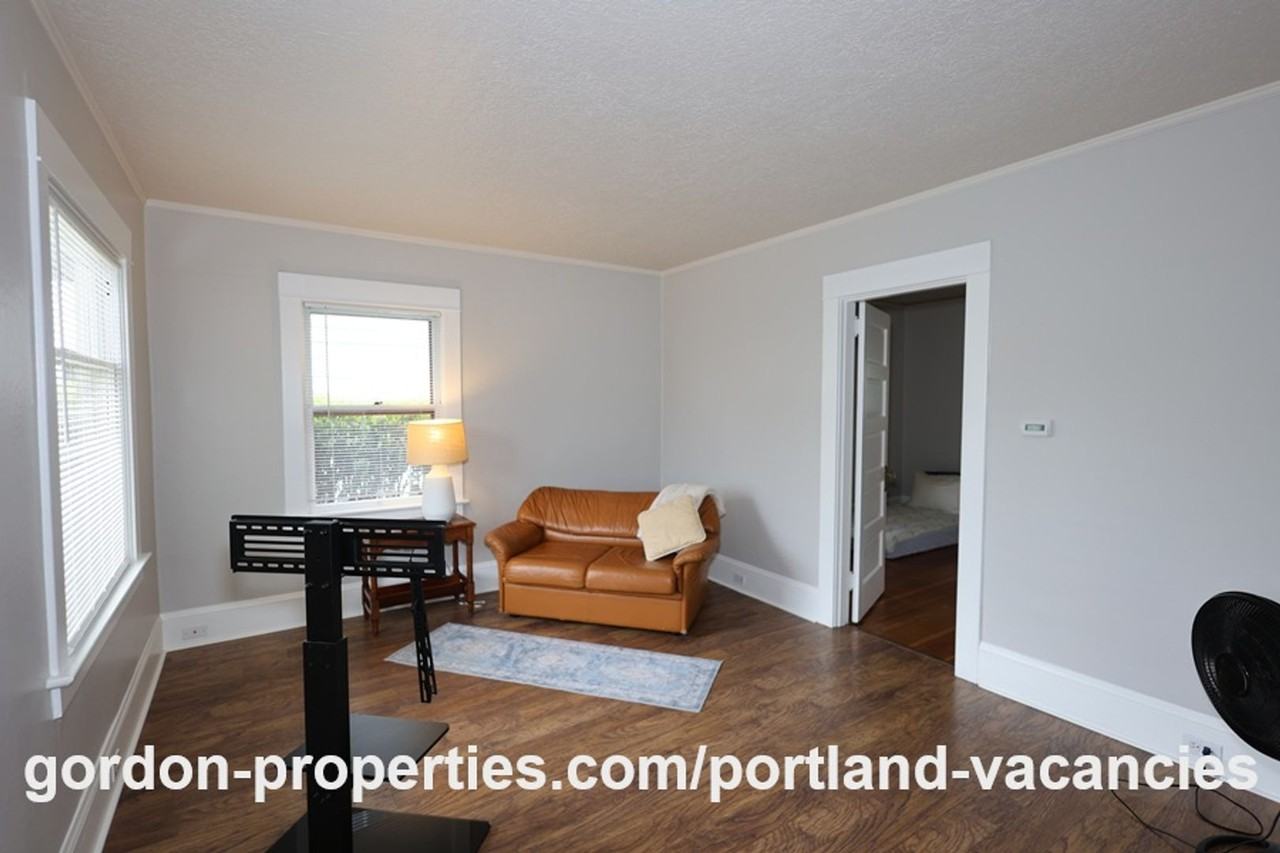 3815 Se 11th Ave - Photo 6 of 42