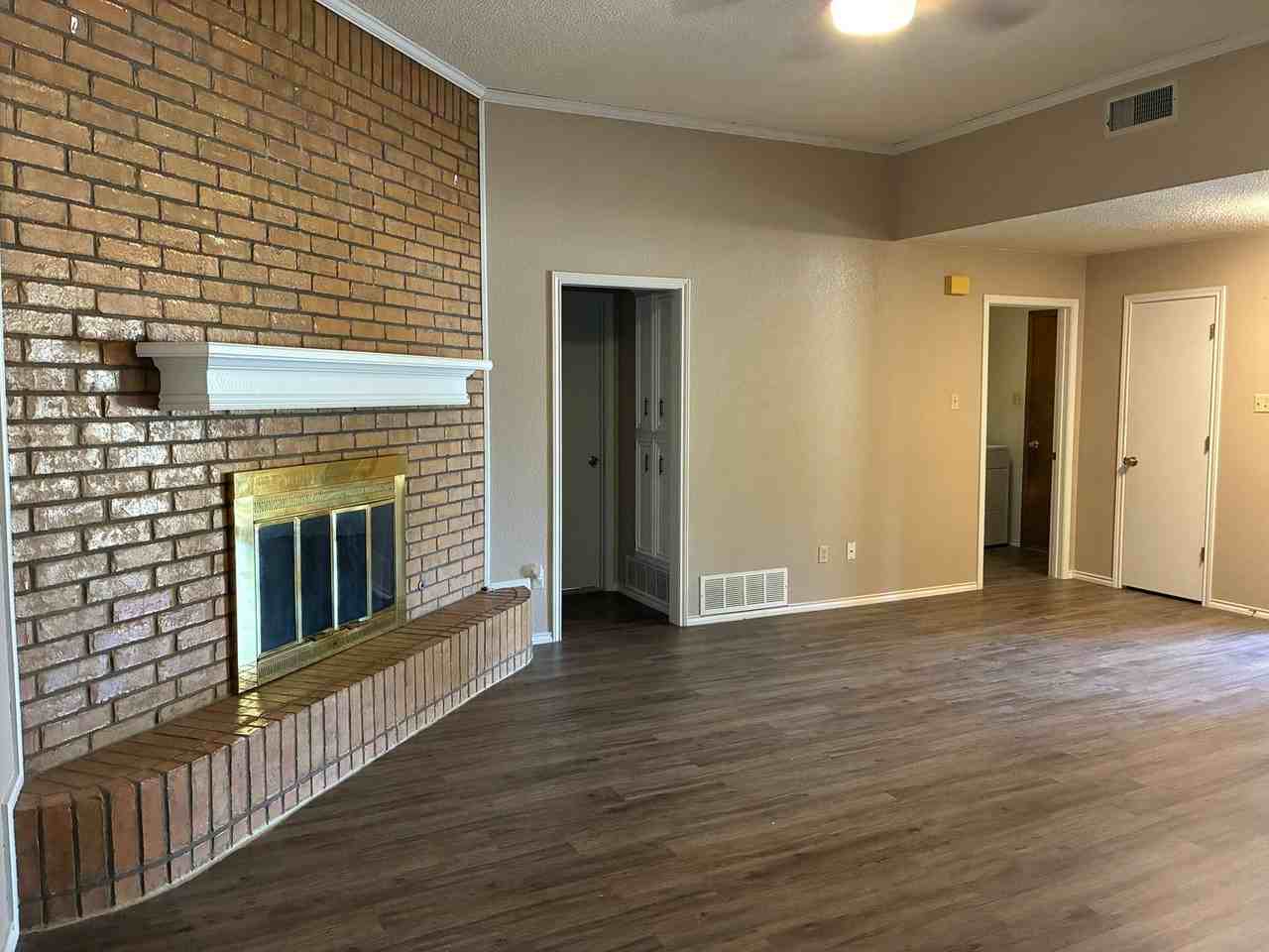 4819 59th St - Photo 4 of 20