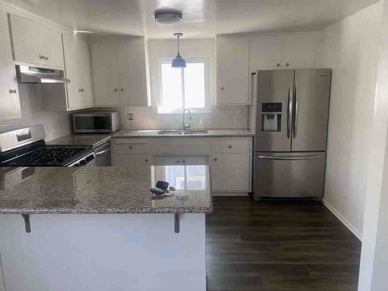 839 Penn St - Photo 2 of 17
