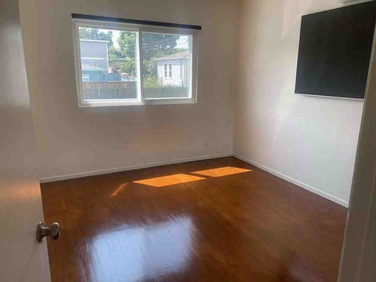 839 Penn St - Photo 5 of 17