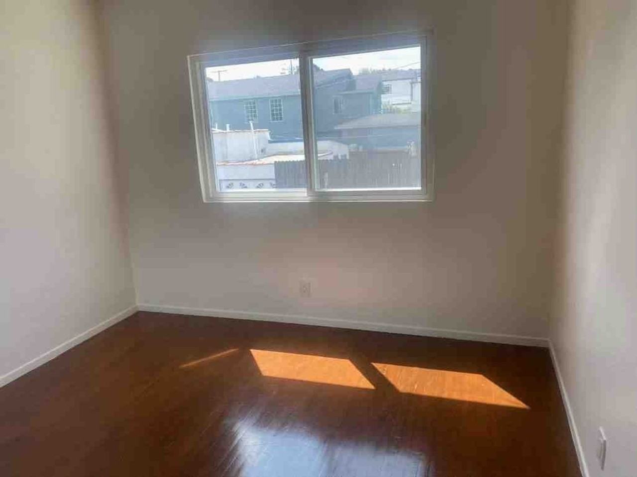839 Penn St - Photo 6 of 17