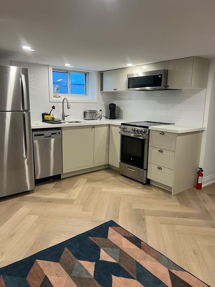 146 Rhodes Avenue - Photo 3 of 15