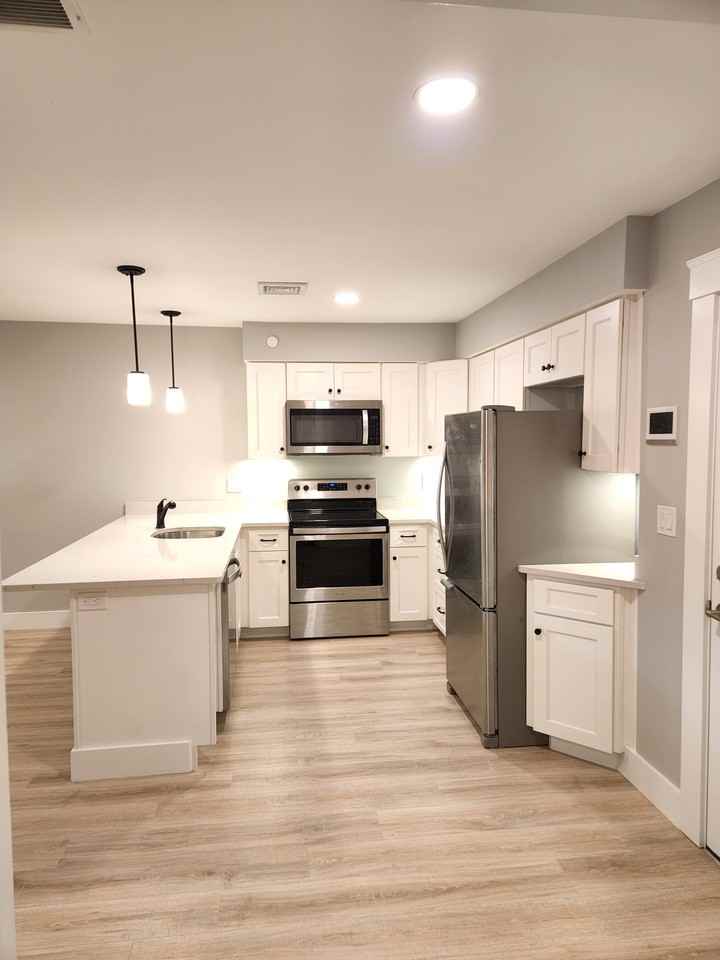 557 Varnum Avenue - Photo 2 of 19