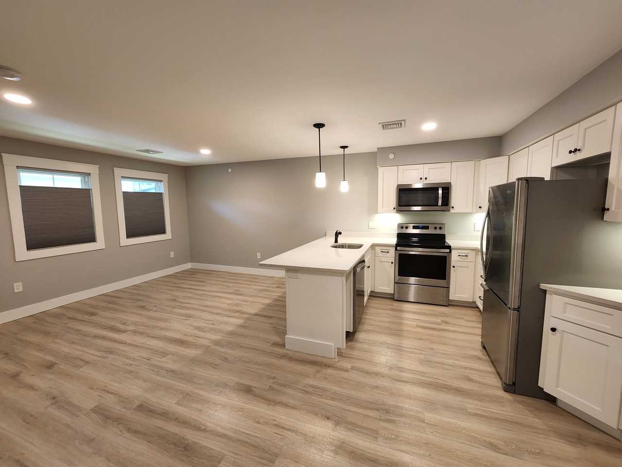 557 Varnum Avenue - Photo 3 of 19