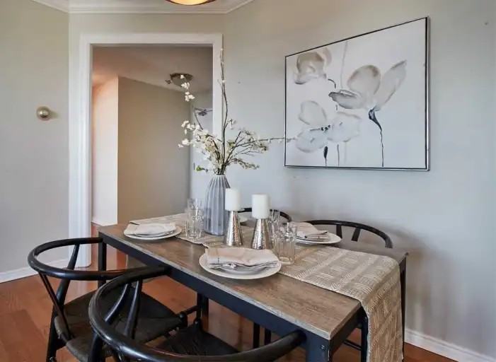 360 Watson St W #1209 - Photo 3 of 8