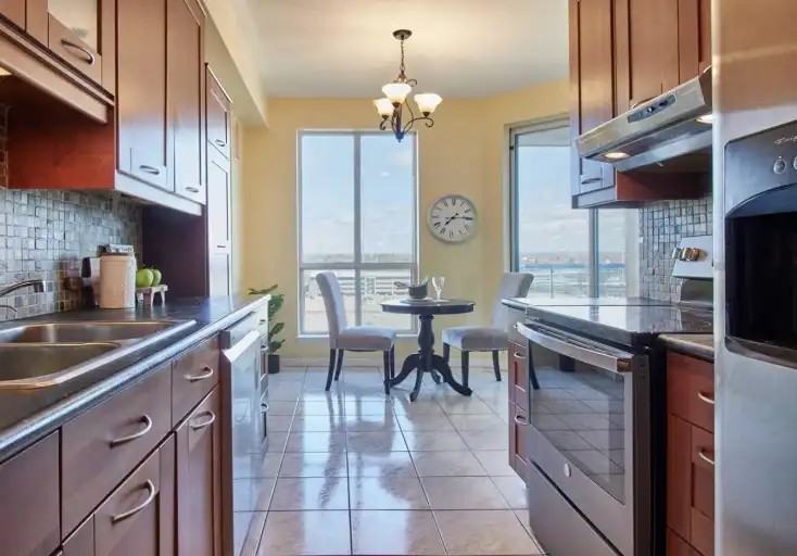 360 Watson St W #1209 - Photo 4 of 8