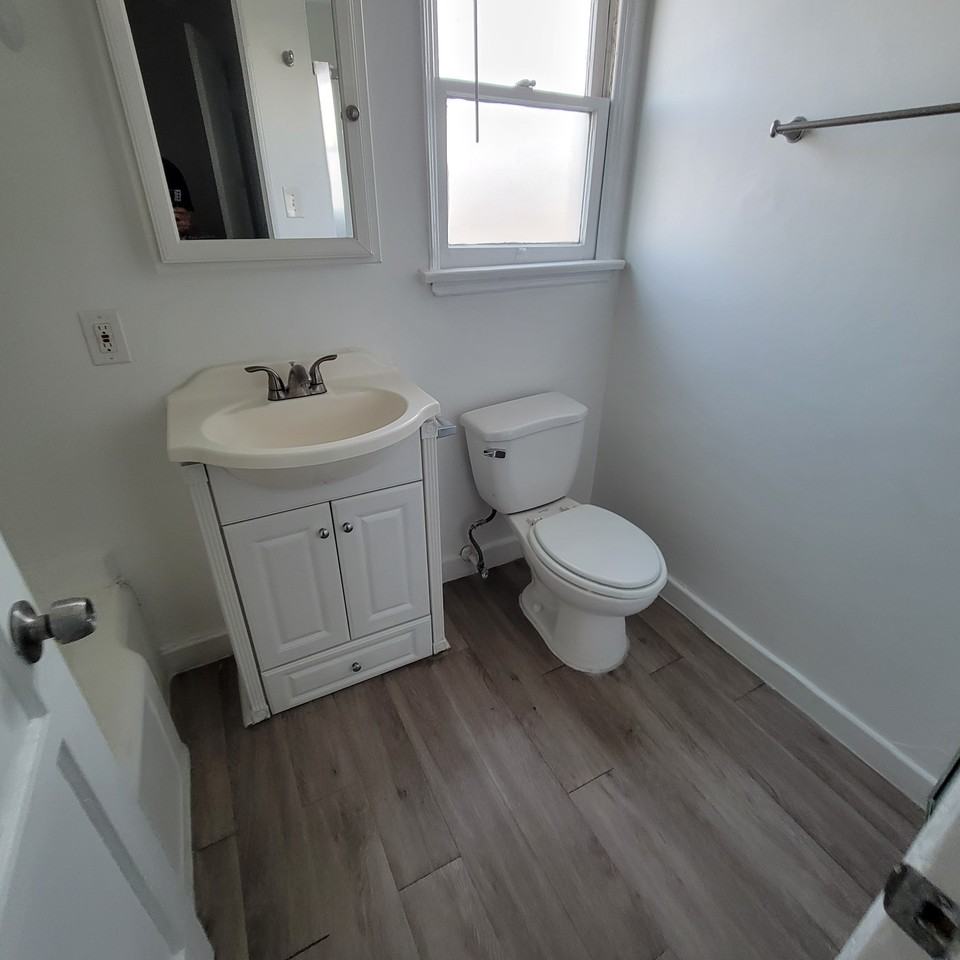 5920 Melrose Ave #6 - Photo 4 of 15