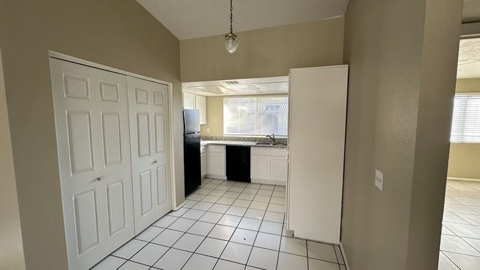 1554 W Sahuaro Dr #3 - Photo 4 of 9