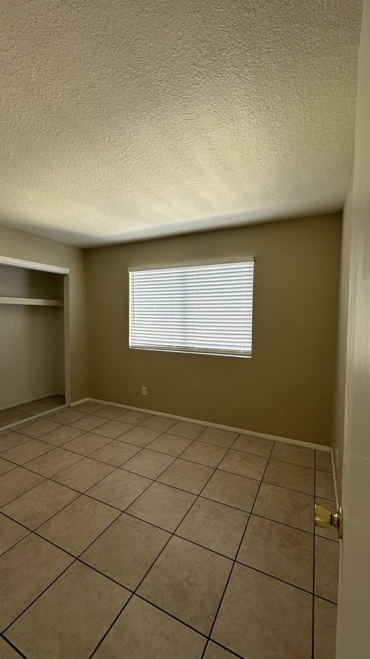 1554 W Sahuaro Dr #3 - Photo 5 of 9